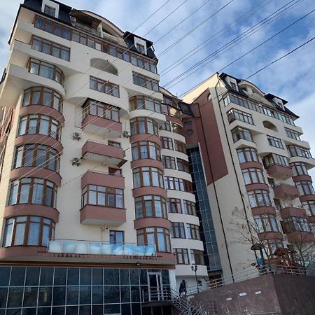 Luxury Apartments Truskavets Bagian luar foto