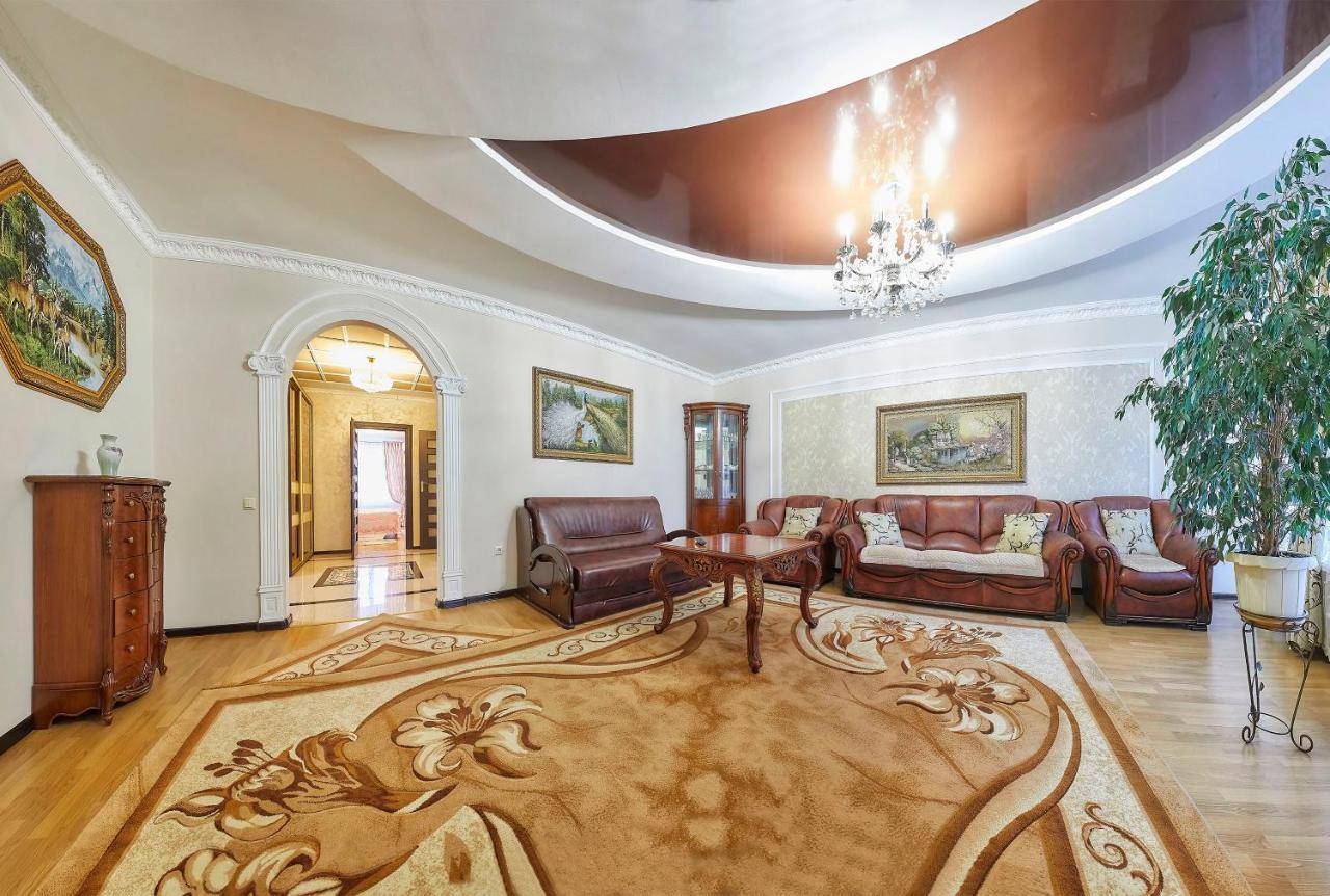 Luxury Apartments Truskavets Bagian luar foto