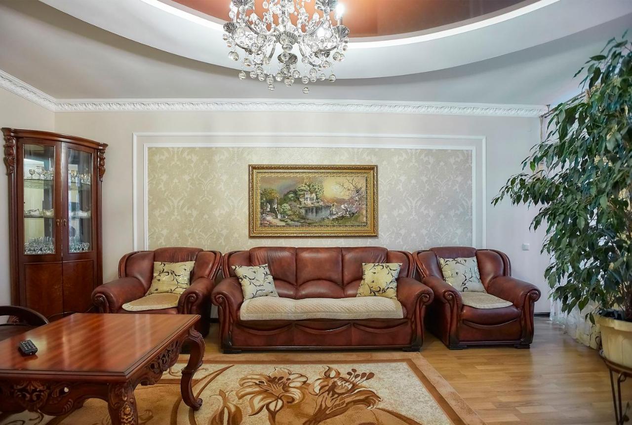 Luxury Apartments Truskavets Bagian luar foto