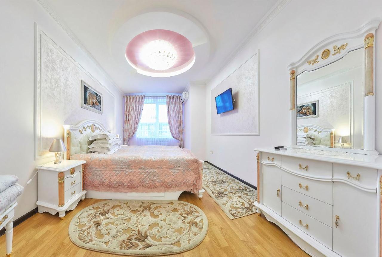 Luxury Apartments Truskavets Bagian luar foto