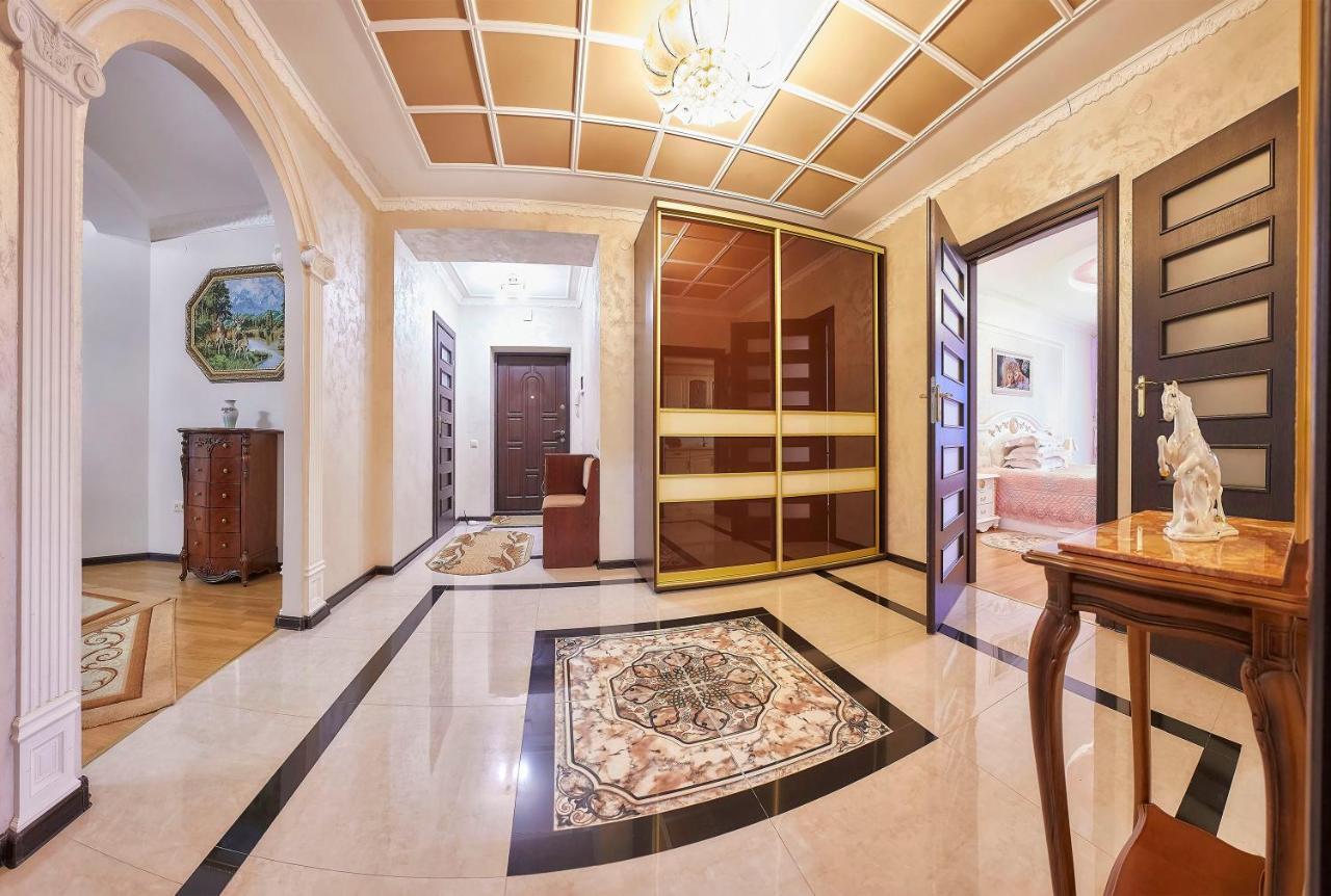 Luxury Apartments Truskavets Bagian luar foto